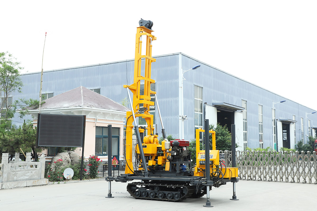 What are the advantages of hydraulic water well drilling rigs?